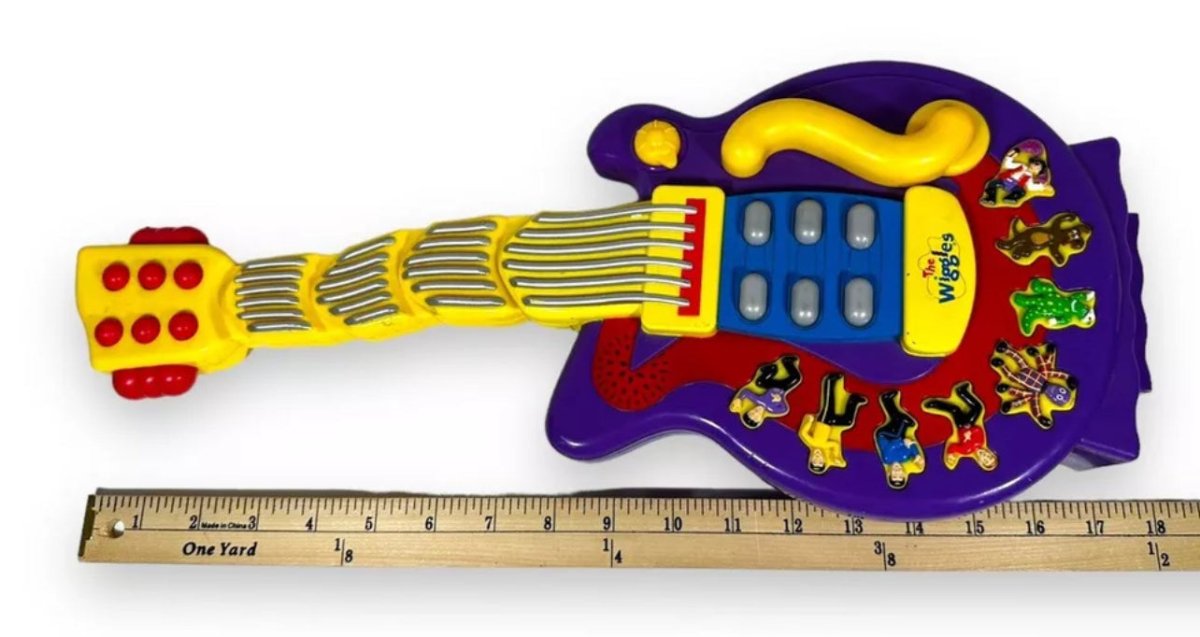 The Wiggles Wiggly Giggly Purple Guitar (2004) - Pre-Owned - Toys