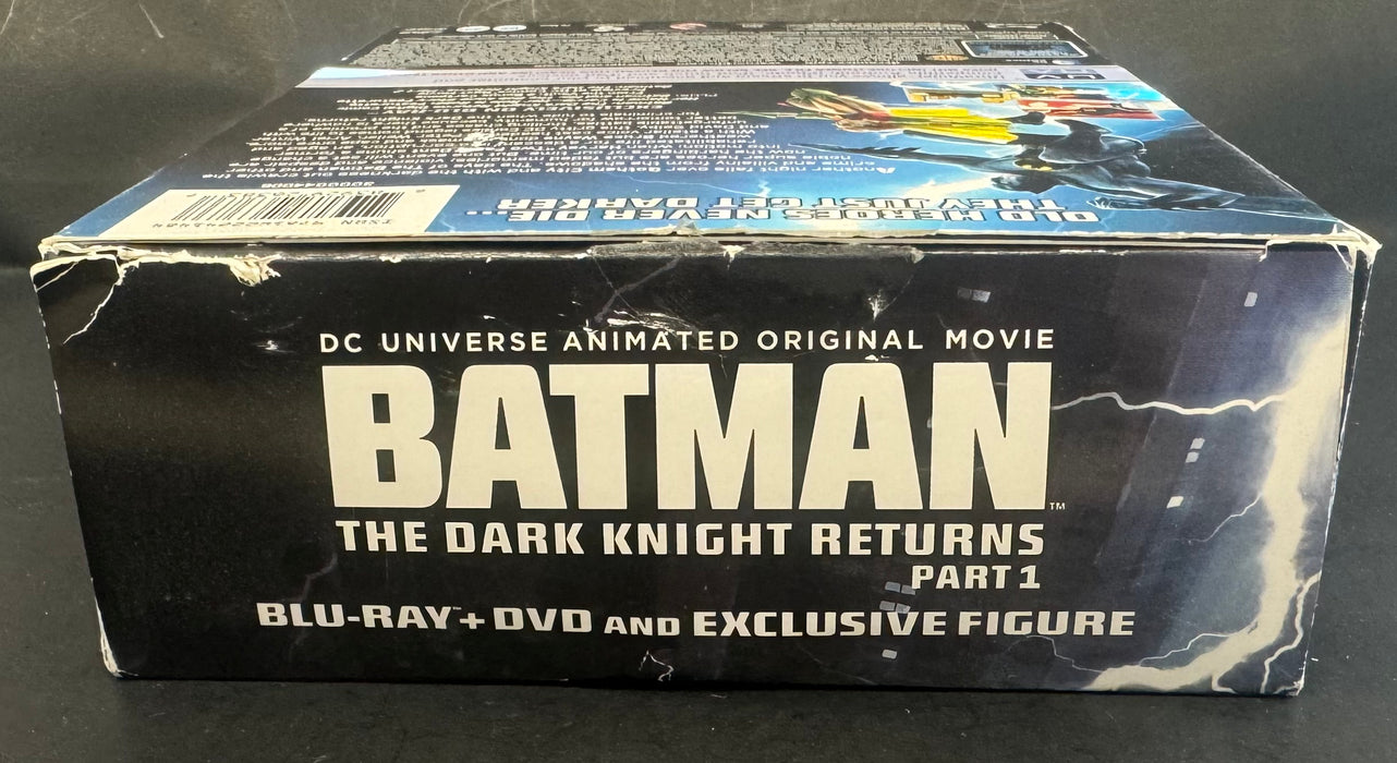 Batman The Dark Knight Returns Part 1 (Blu-Ray Exclusive Figure) - Blu-Ray